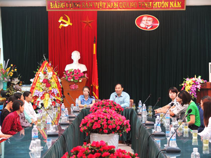 Đoàn đại biểu giáo viên, học sinh và phụ huynh học sinh trường THCS Nam Hoà, huyện Đồng Hỷ thăm và nghe tư vấn hướng nghiệp tại trường CĐ Kinh tế-Tài chính Thái Nguyên.